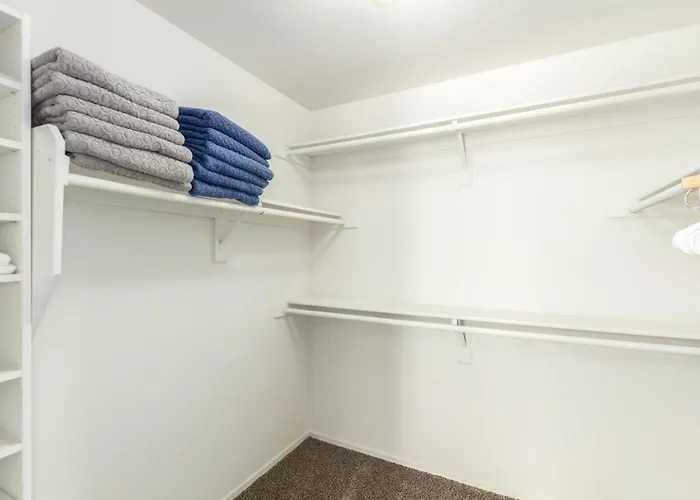 Holiday home Paloma Crush Near Cardinal Stadium & Football Fun *