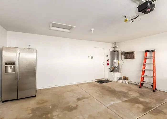 Paloma Crush Near Cardinal Stadium & Football Fun Holiday home