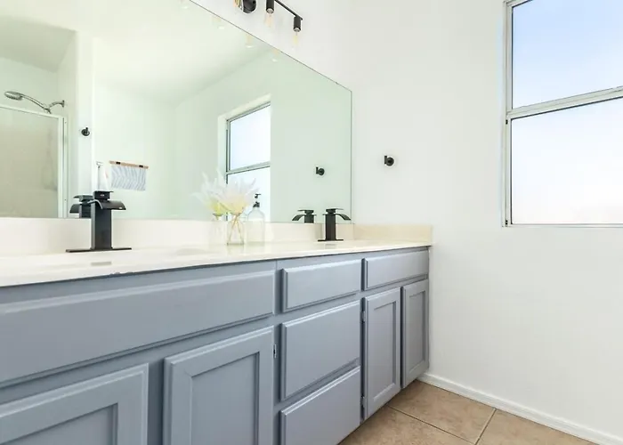 Holiday home Paloma Crush Near Cardinal Stadium & Football Fun *