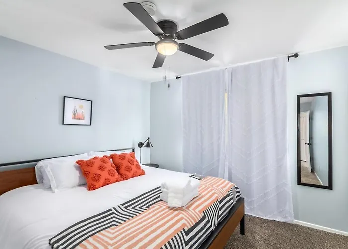 Paloma Crush Near Cardinal Stadium & Football Fun Holiday home *