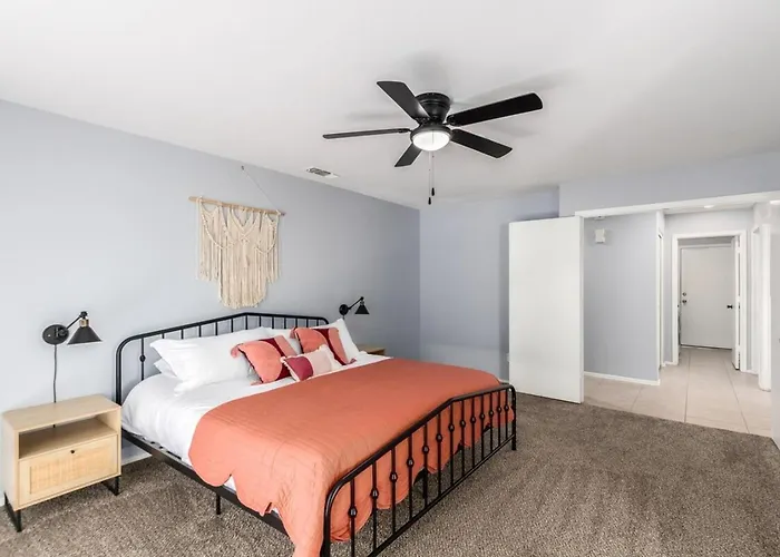 Holiday home Paloma Crush Near Cardinal Stadium & Football Fun Glendale