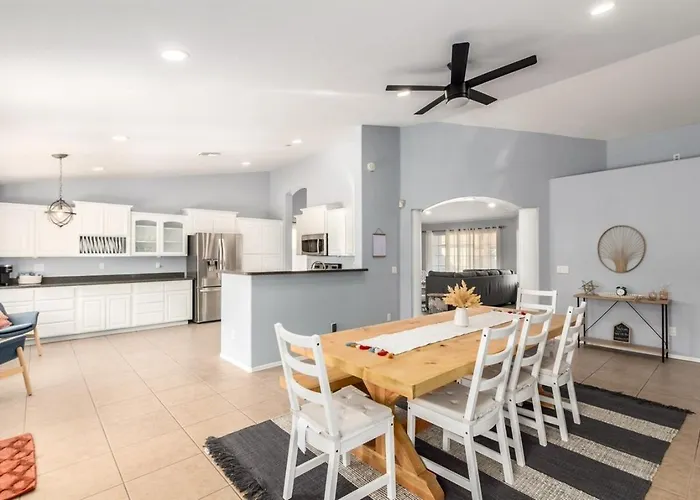 Holiday home Paloma Crush Near Cardinal Stadium & Football Fun Glendale