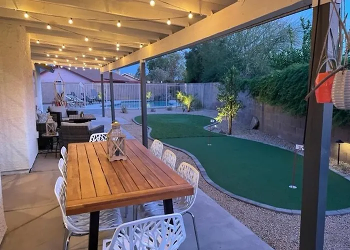 Holiday home Paloma Crush Near Cardinal Stadium & Football Fun *
