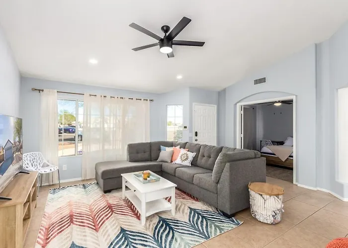 Holiday home Paloma Crush Near Cardinal Stadium & Football Fun Glendale
