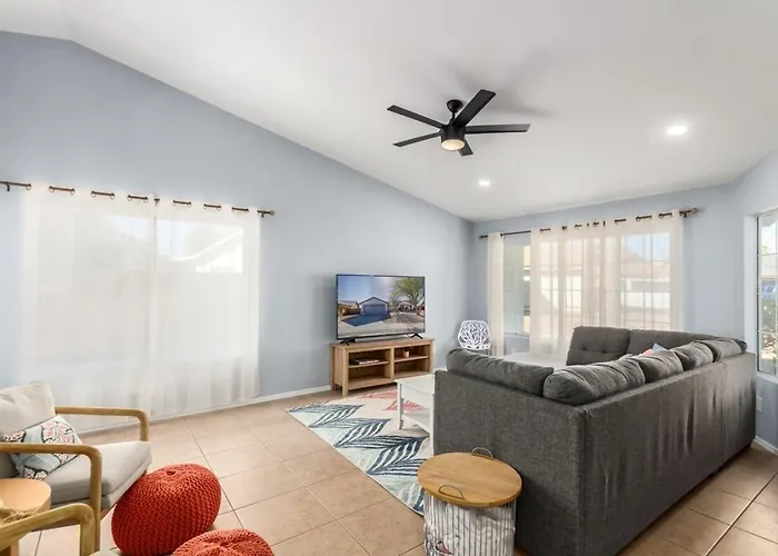 Paloma Crush Near Cardinal Stadium & Football Fun Holiday home