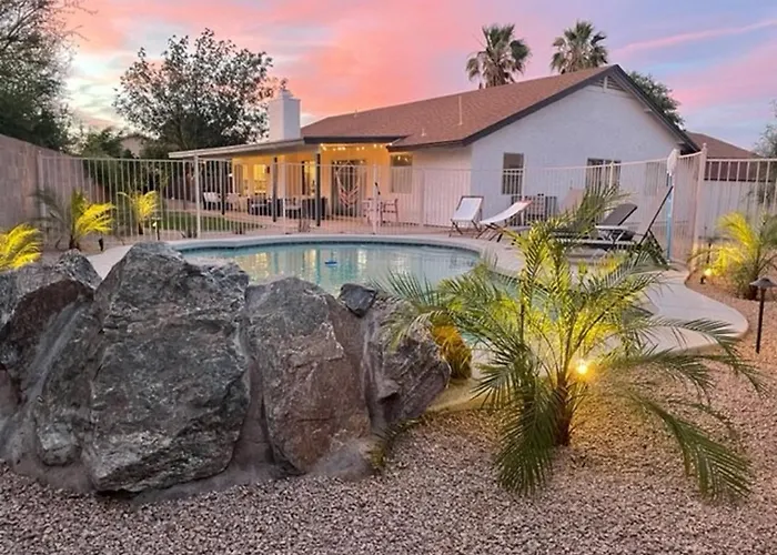 Paloma Crush Near Cardinal Stadium & Football Fun Holiday home *